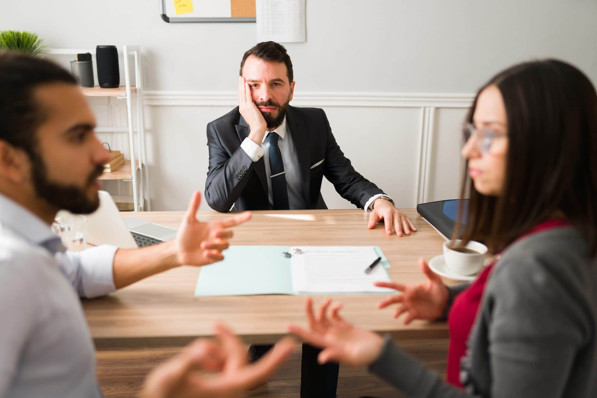 Cómo contratar un abogado de divorcio en Perú (precios y opciones)